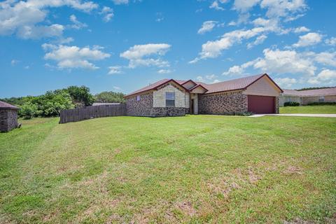 1313 W Chippewa Trl, Granbury, TX 76048