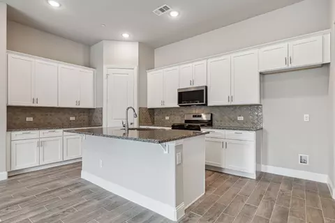 209 Suma Dr, Euless, TX 76040