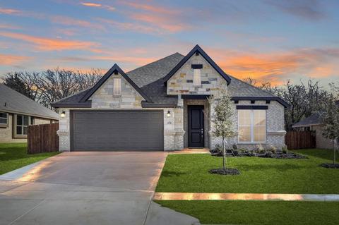 208 Rosemary Dr, Azle, TX 76020