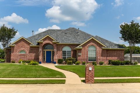 210 Parks St, Midlothian, TX 76065