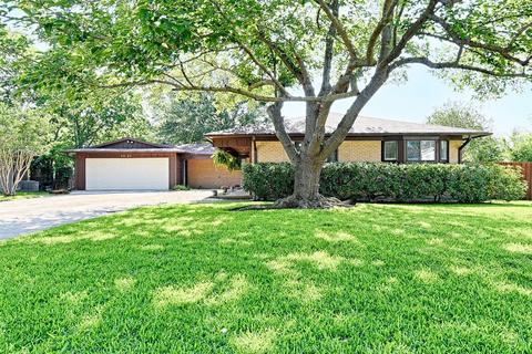 5207 Stonewall St, Greenville, TX 75402