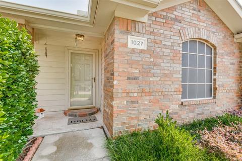 1027 Stonebrook Dr, Grand Prairie, TX 75052