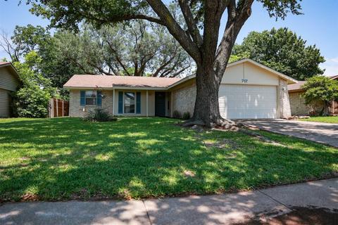 717 Ravencroft Dr, Garland, TX 75043