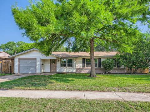 106 SW Moody St, Burleson, TX 76028