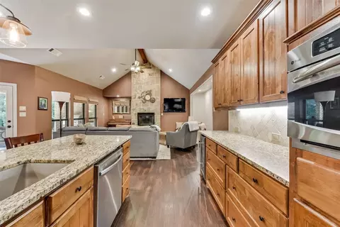 121 Tarry Town Cir, Valley View, TX 76272