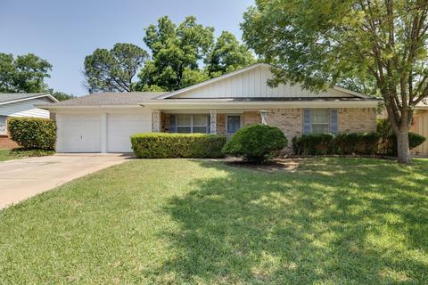 752 Ponderosa Dr, Hurst, TX 76053
