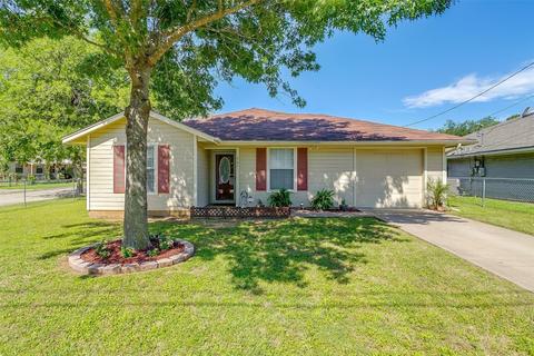 701 N Walnut St, Cleburne, TX 76033