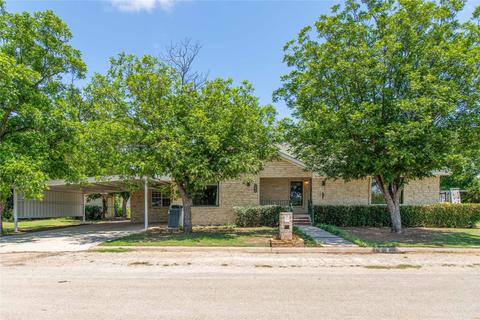 207 Cullins St, Bangs, TX 76823