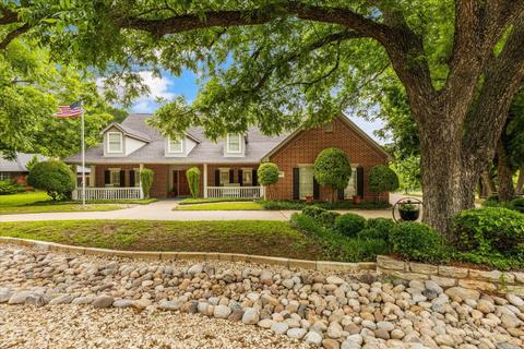 8818 Ravenswood Rd, Granbury, TX 76049