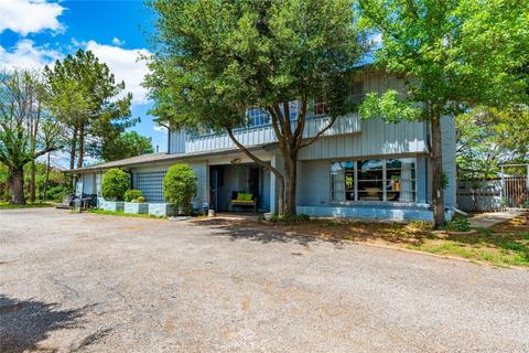 1100 W Lake Dr, Hamlin, TX 79520