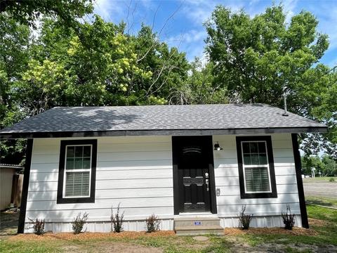 1302 Maloney St, Commerce, TX 75428