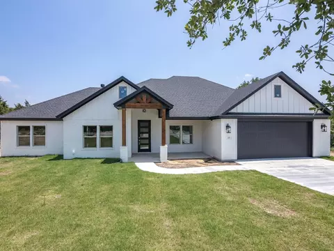 115 W Stagecoach Trl, Weatherford, TX 76085