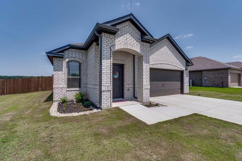 229 Pearl St, Cleburne, TX 76031