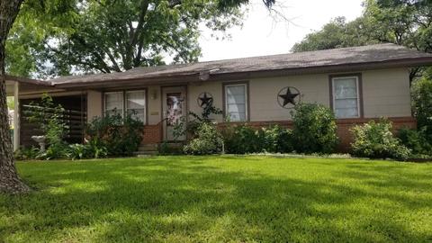 1100 N Houston St, Comanche, TX 76442