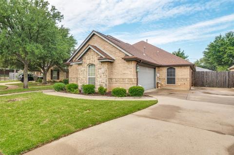 7405 Comis Dr, North Richland Hills, TX 76182