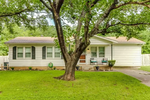3205 Aurora St, Haltom City, TX 76117