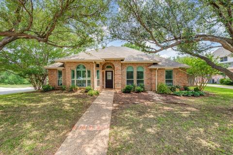 7601 Acorn Dr, North Richland Hills, TX 76182