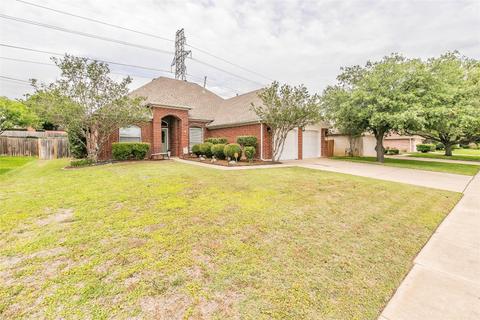 484 Shade Tree Cir, Hurst, TX 76054
