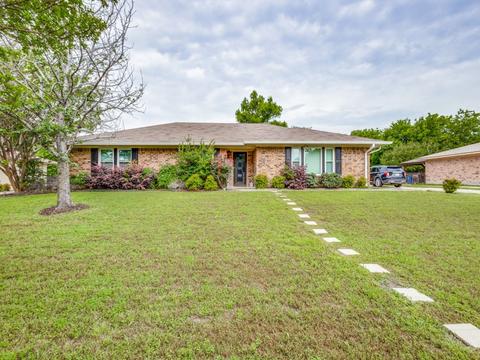 10404 Oak Creek Dr, Greenville, TX 75402