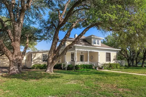 1600 Simpson St, Brady, TX 76825