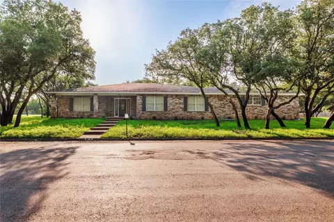 101 Parkview Dr, Brady, TX 76825