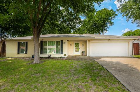 2716 Concord Dr, Arlington, TX 76014