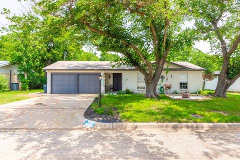 220 Berkshire Ln, Fort Worth, TX 76134