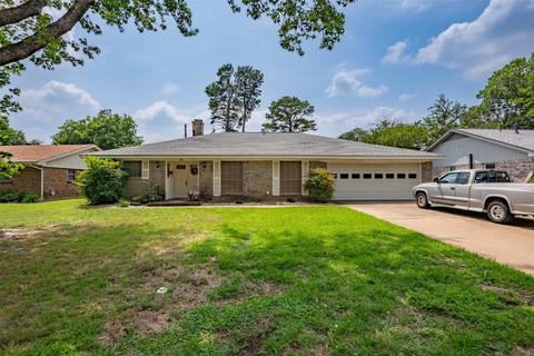 413 Carnation Ln, Hurst, TX 76053