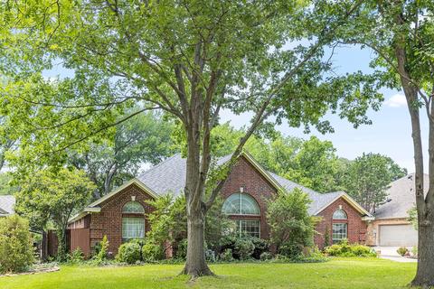 6801 N Oaks Dr, North Richland Hills, TX 76182