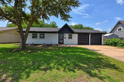 329 Jayellen Ave, Burleson, TX 76028