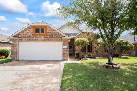 5840 Somerton Dr, Grand Prairie, TX 75052