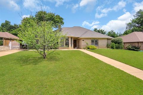 2918 Woodland Hills Dr, Grapevine, TX 76051