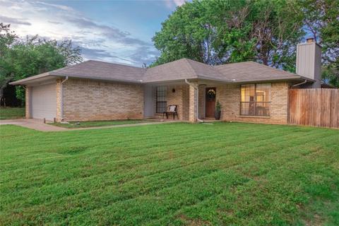 217 Ginger Ln, Euless, TX 76039