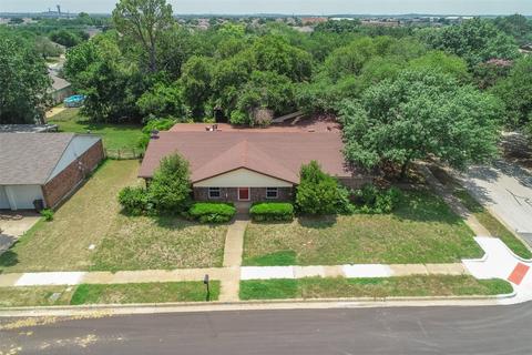 809 Redbud St, Crowley, TX 76036