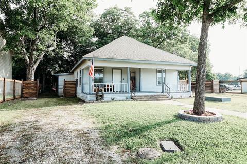 105 E 15th St, Bonham, TX 75418