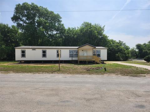 104 Beaver Creek Dr, Azle, TX 76020