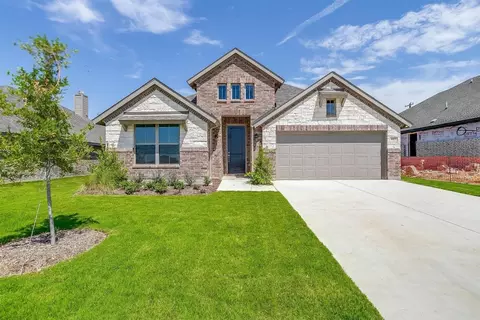 612 Clark St, Grandview, TX 76050