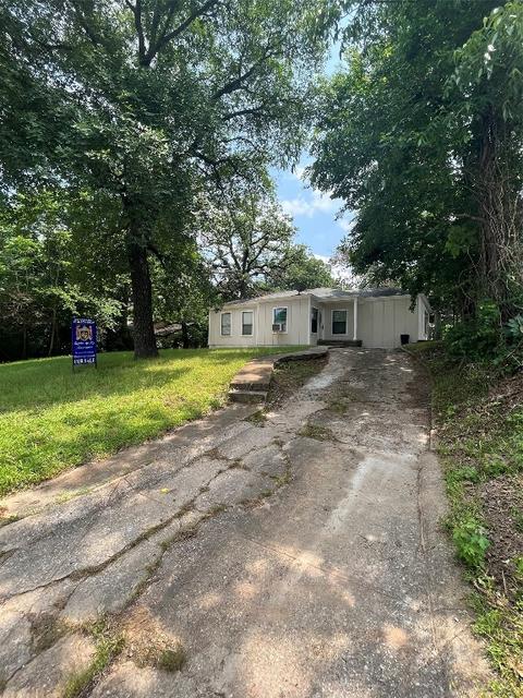 1312 W Nelson St, Denison, TX 75020