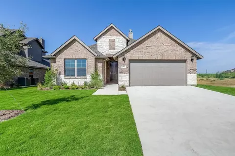 245 Tyler St, Grandview, TX 76050