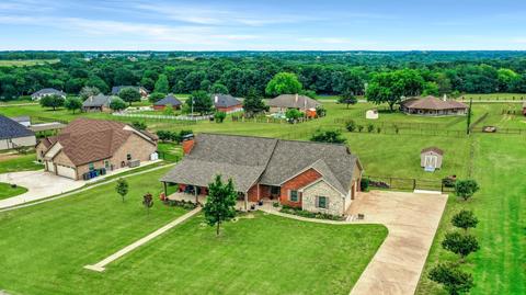 680 Belmont Ln, Van Alstyne, TX 75495