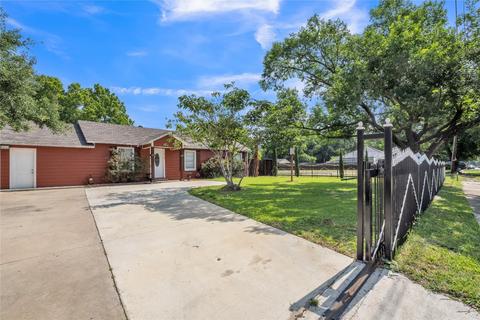 8701 Old Homestead Dr, Dallas, TX 75217