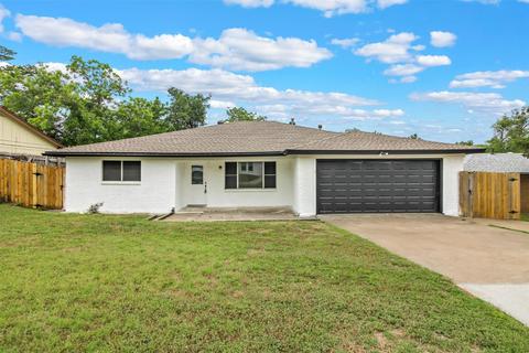 321 Hallmark W Dr, Fort Worth, TX 76134