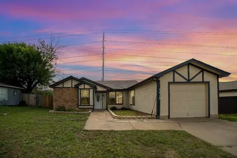 5410 Creek Valley Dr, Arlington, TX 76018