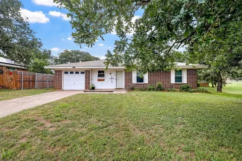 165 Rhoades St, Azle, TX 76020