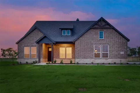 4140 Sanger Meadow Dr, Sanger, TX 76266