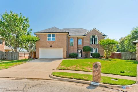 3500 Pembroke Pl, Bedford, TX 76021