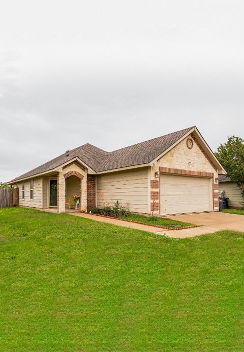 301 Wolf Mountain Ln, Fort Worth, TX 76140