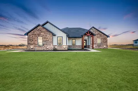 881 Almond Rd, Palmer, TX 75152