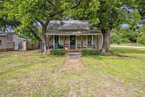 169 W 2nd St, Walnut Springs, TX 76690