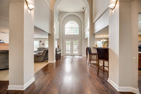6744 Daren Dr, Fort Worth, TX 76137